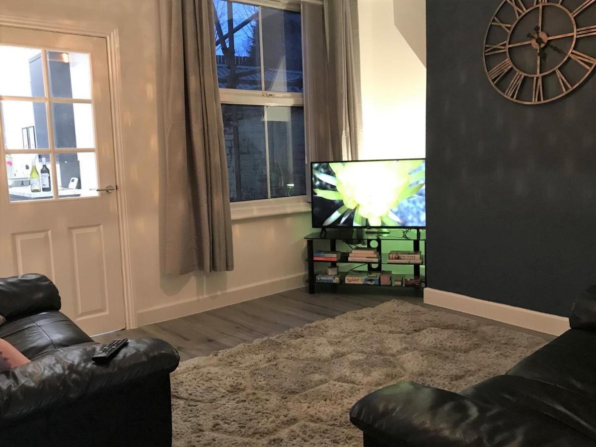 Stylish Modern 3-Bed House Nr Manchester City Ctr 화이트필드 외부 사진