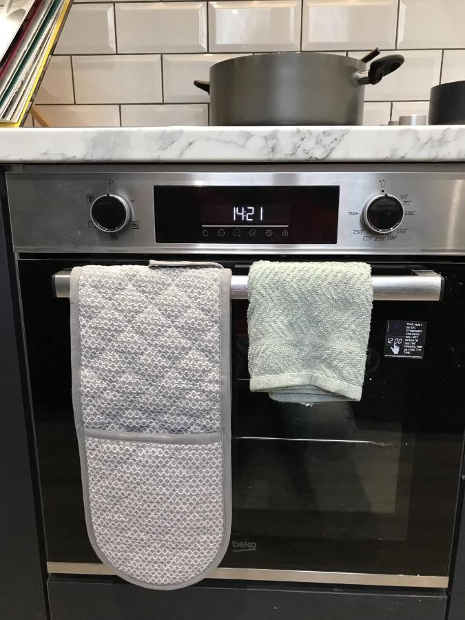 Stylish Modern 3-Bed House Nr Manchester City Ctr 화이트필드 외부 사진