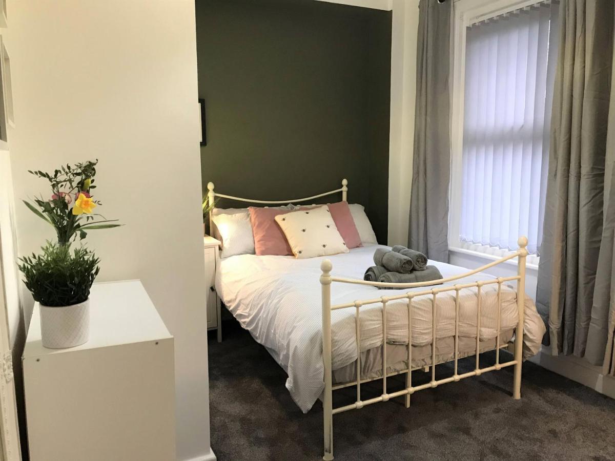 Stylish Modern 3-Bed House Nr Manchester City Ctr 화이트필드 외부 사진