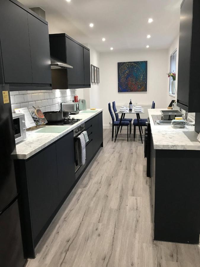 Stylish Modern 3-Bed House Nr Manchester City Ctr 화이트필드 외부 사진